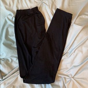 Black leggings